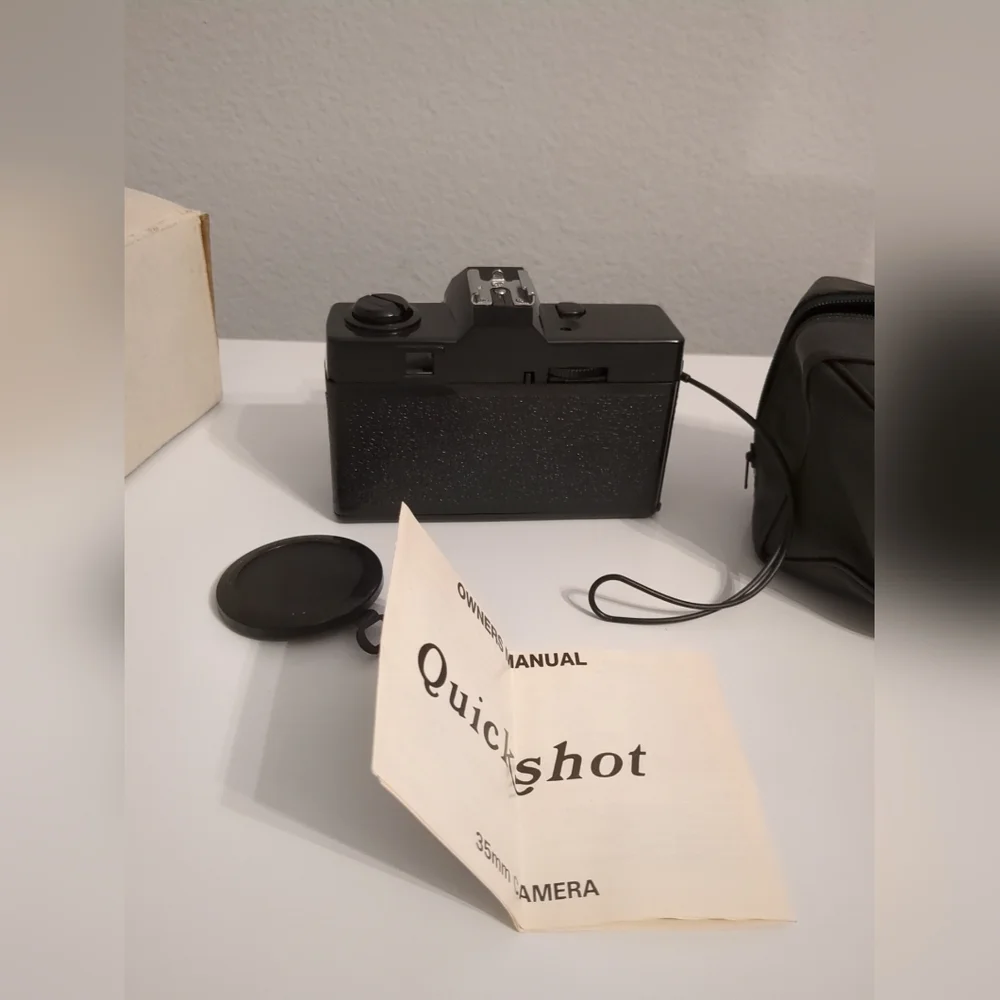 Quickshot X3000 35mm Compact Camera with Case, Instructions & Box